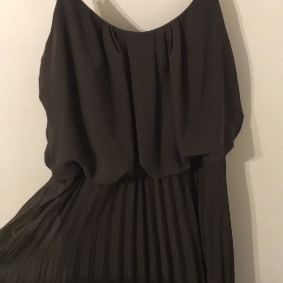 Olive Chiffon flowy dress - Picture 2 of 3